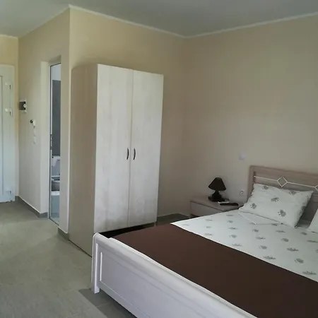 Aparthotel Demi *