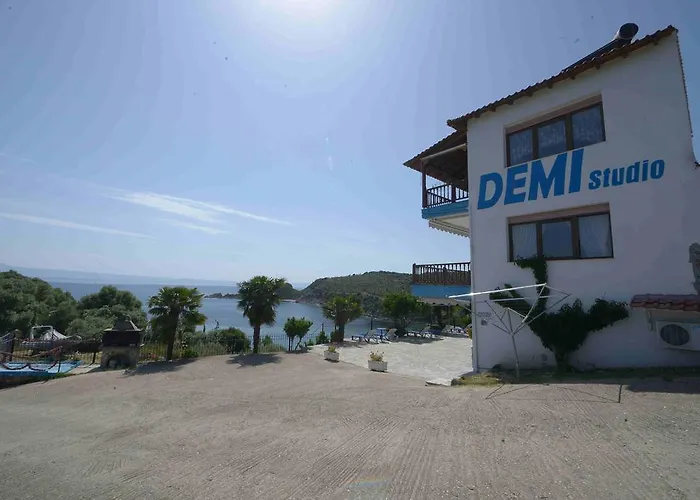 Demi Ξενοδοχείο με διαμερίσματα *